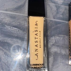 Anastasia Beverly Hills luminous foundation 🆕